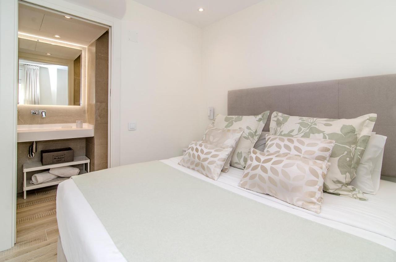Sitges Spaces Oasis Suites- 4 Bedroom, 4 Ensuite Bathrooms, Terrace, Pool, Sitges Centre 外观 照片