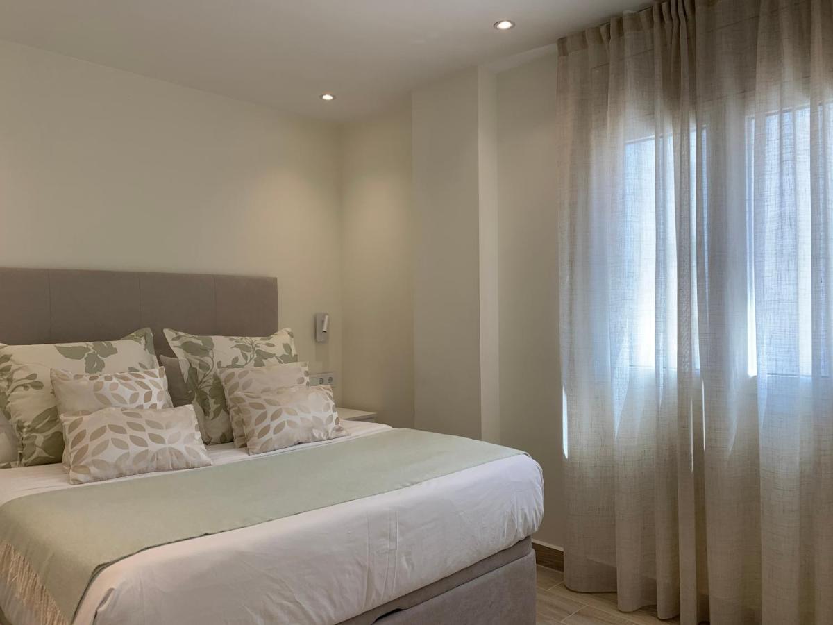 Sitges Spaces Oasis Suites- 4 Bedroom, 4 Ensuite Bathrooms, Terrace, Pool, Sitges Centre 外观 照片